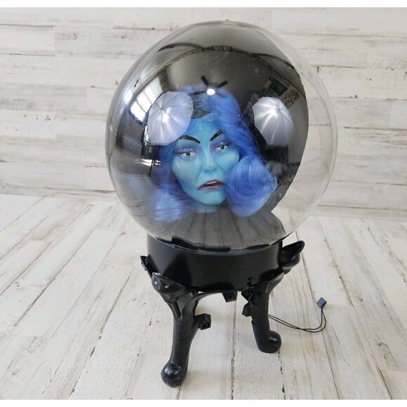 HAUNTED MANSION MADAME LEOTA ANIMATED CRYSTAL BALL SPEAKS GLOWS DISNEY GEMMY - Picture 3 of 11